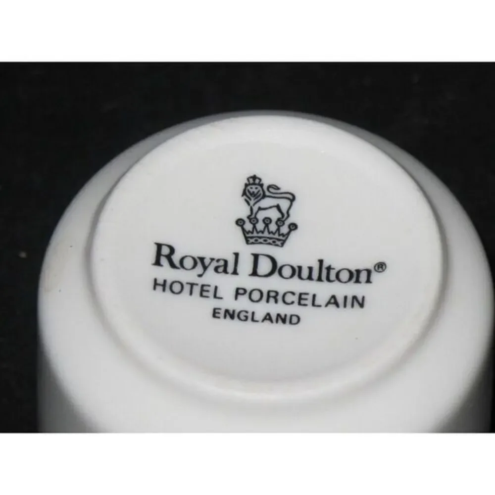 Royal Doulton Hotel Porcelain Berkshire‎ Shell Single Egg Cup